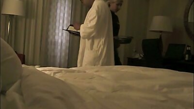 Erstaunliche vollbusige blonde Amateurin masturbiert auf dem kostenlose pornovideos mit reifen frauen Bett IV